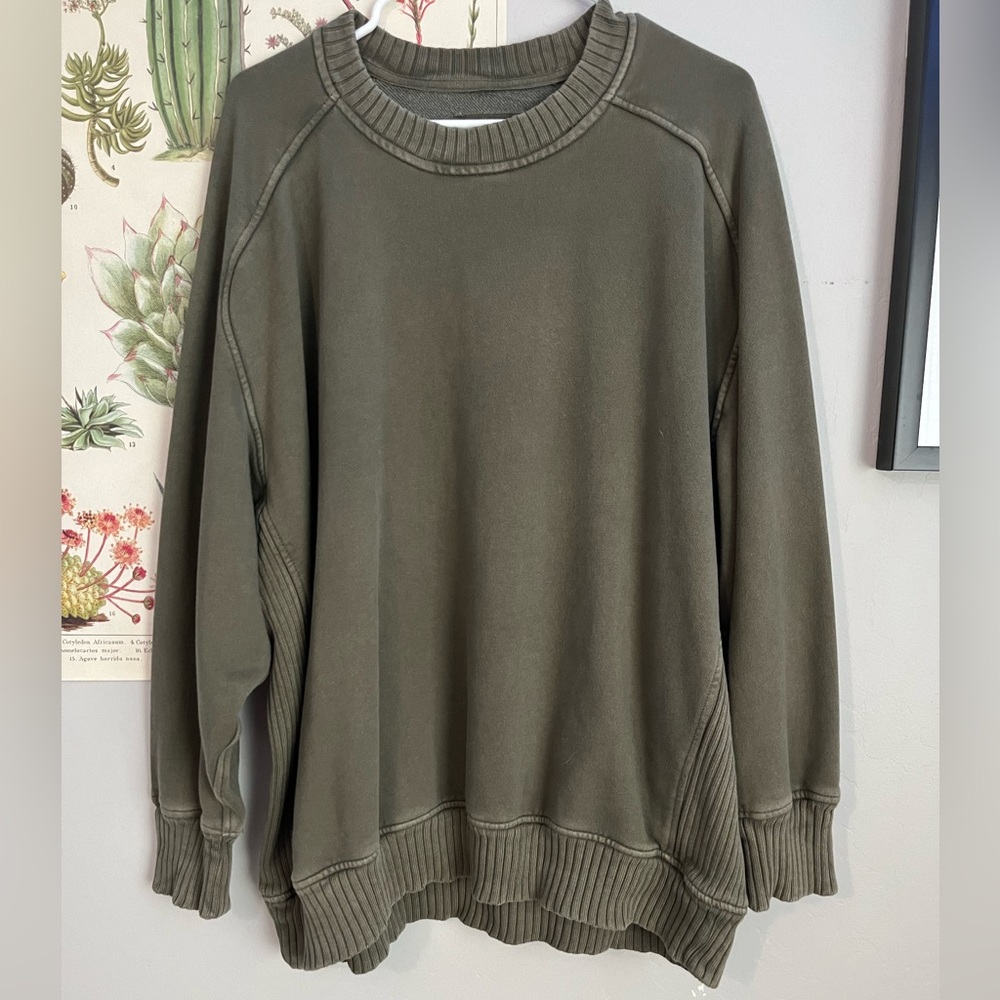 Aerie olive green crew neck. Size XL